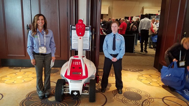 Робот SMP Robotics на презентации в Канаде